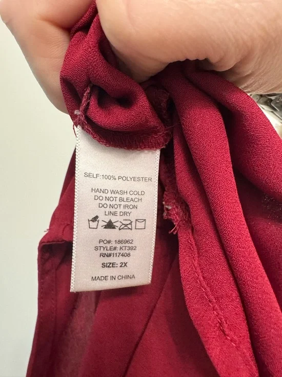 Sleeveless Red V-Neck Blouse - Sky Plus 2X - Picture 4 of 4